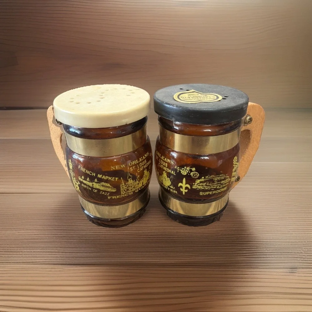 Vintage Brown Glass Beer Mug Salt and Pepper Shakers New Orleans Dead Stock